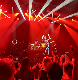 James Blunt a mis le feu à la scène du Festival Jazz in Marciac - Agrandir l'image (fenêtre modale)