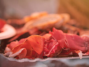 La production charcutière présentée aux Marchés Flottants - Agrandir l'image (fenêtre modale)