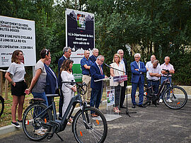 Inauguration de la première tranche de la piste cyclable Auch-Aubiet par les élus et les partenaires du projet - Agrandir l'image (fenêtre modale)