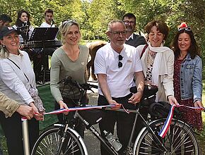 Inauguration de la voie verte en présence du Président du Département Philippe Dupouy au centre - Agrandir l'image (fenêtre modale)