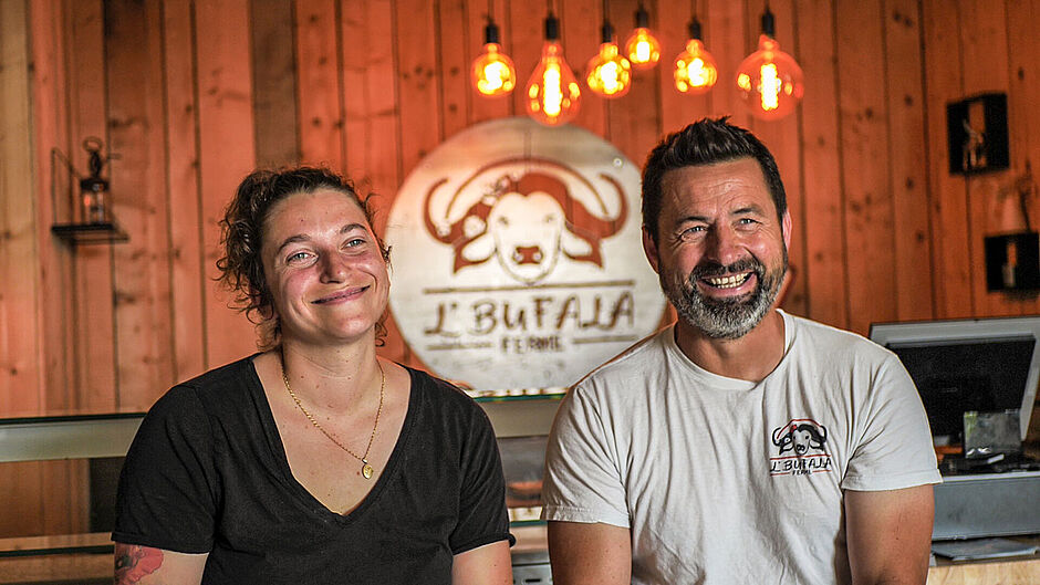 Lucile et Fabien sont à la tête de l'exploitation L'Bufala - Agrandir l'image (fenêtre modale)