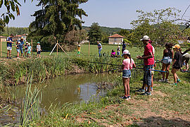 Activité de pêche dans le cadre des animations estivales à Masseube - Agrandir l'image (fenêtre modale)