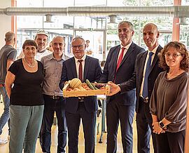 Une nouvelle politique mutualisée des achats de denrées alimentaires pour les cantines des collèges du Gers présentée en présence du Président du Département et du Préfet du Gers - Agrandir l'image (fenêtre modale)