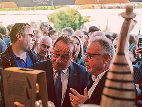 L’ancien Président François Hollande a déambulé sur les stands accompagné du Président du Département, Philippe Dupouy  - Agrandir l'image (fenêtre modale)