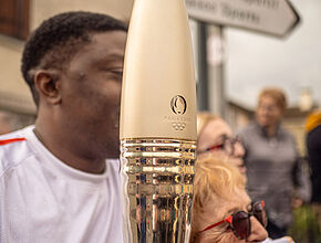 La Flamme Olympique à l'Isle Jourdain - Agrandir l'image (fenêtre modale)