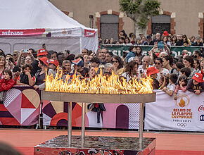 Embrasement du chaudron olympique à Auch au Mouzon - Agrandir l'image (fenêtre modale)