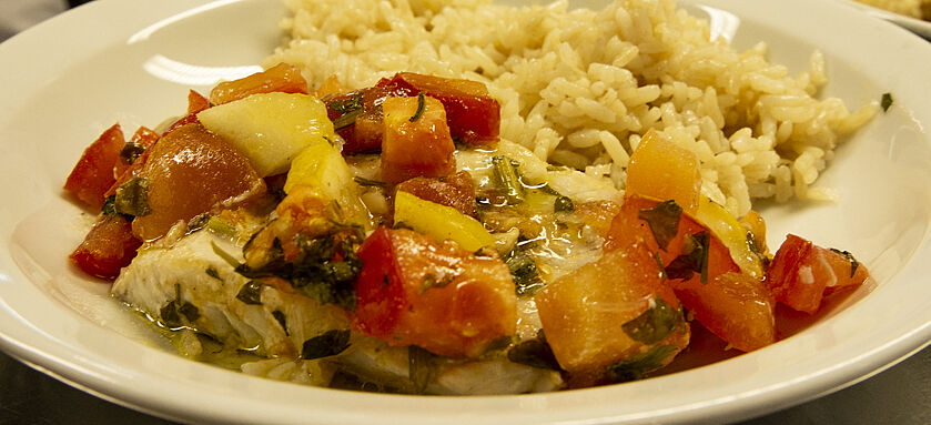 les collèges du Gers adoptent les codes du « bien manger » dans leurs services de restauration scolaire en privilégiant les produits frais locaux, de saison et bio - Agrandir l'image (fenêtre modale)