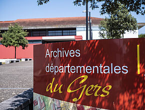 Les Archives départementales du Gers sont situées au coeur du Parc du Conseil Départemental  - Agrandir l'image (fenêtre modale)