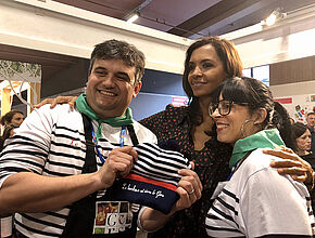 Karine Le Marchand avec Pierre et Fred - Agrandir l'image (fenêtre modale)