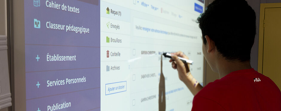 Le tableau interactif offre de nouvelles possibilités en termes d'apprentissage - Agrandir l'image (fenêtre modale)