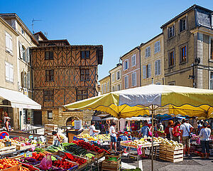 Marché traditionnel à Auch - Agrandir l'image (fenêtre modale)