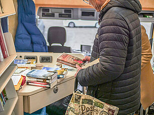 Plus de 3500 livres et CD sont disponibles - Agrandir l'image (fenêtre modale)