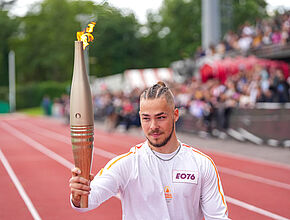 Thibault Daurat, athlète paralympique, porteur de la flamme olympique - Agrandir l'image (fenêtre modale)