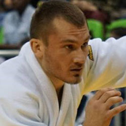 Anthony Laignes, judoka, porteur de la Flamme Olympique